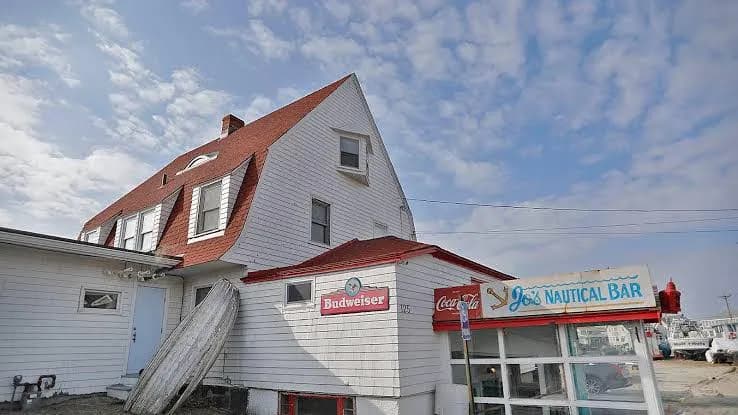 Jo's Nautical Bar