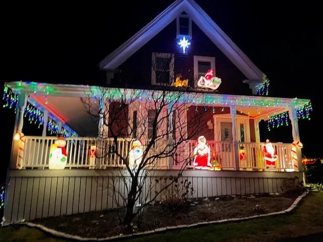 Bibbidi Bobbidi Bright - Hull's Holiday Lights Tour